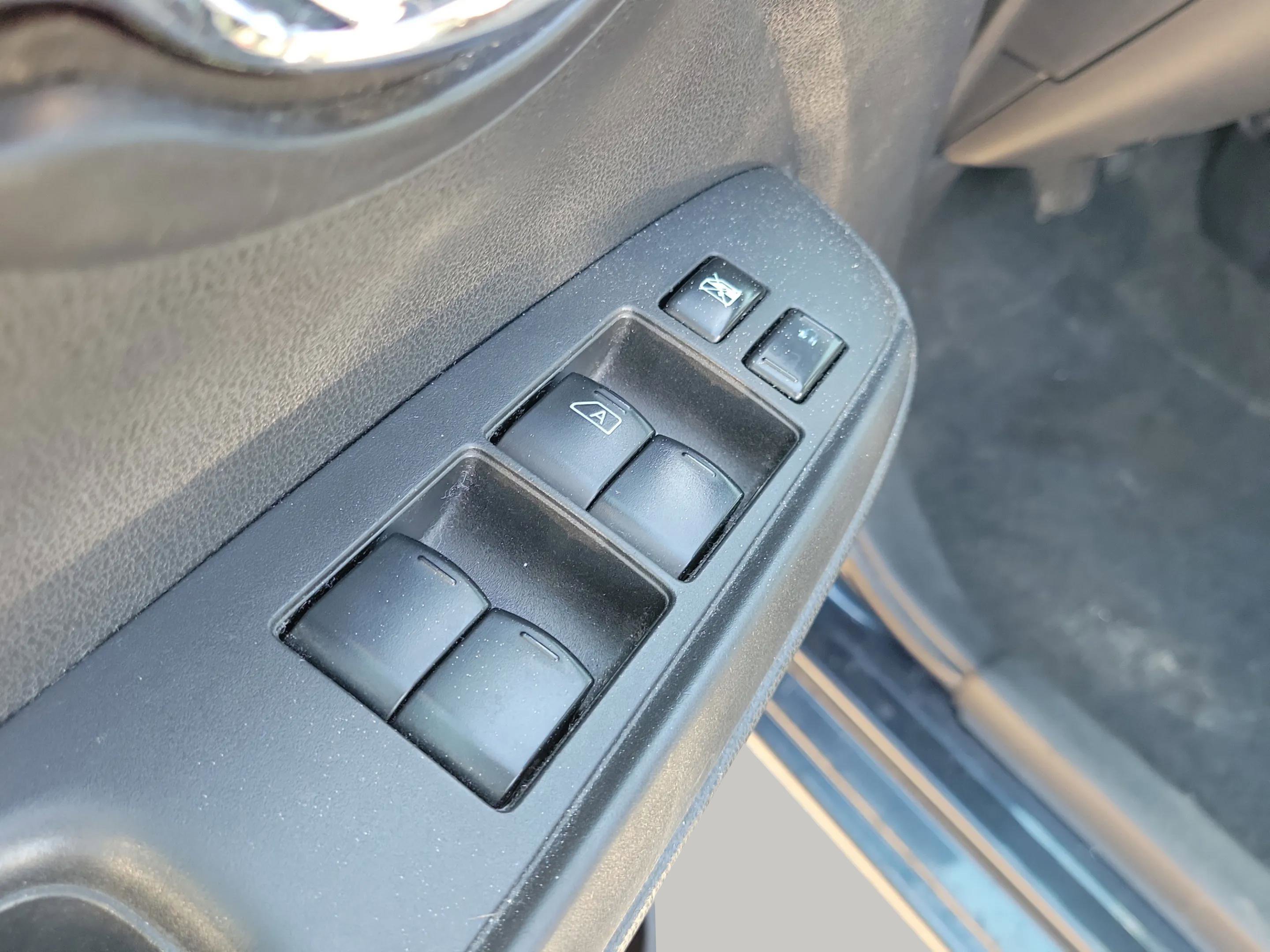 Used 2015 Nissan Versa SV image 18