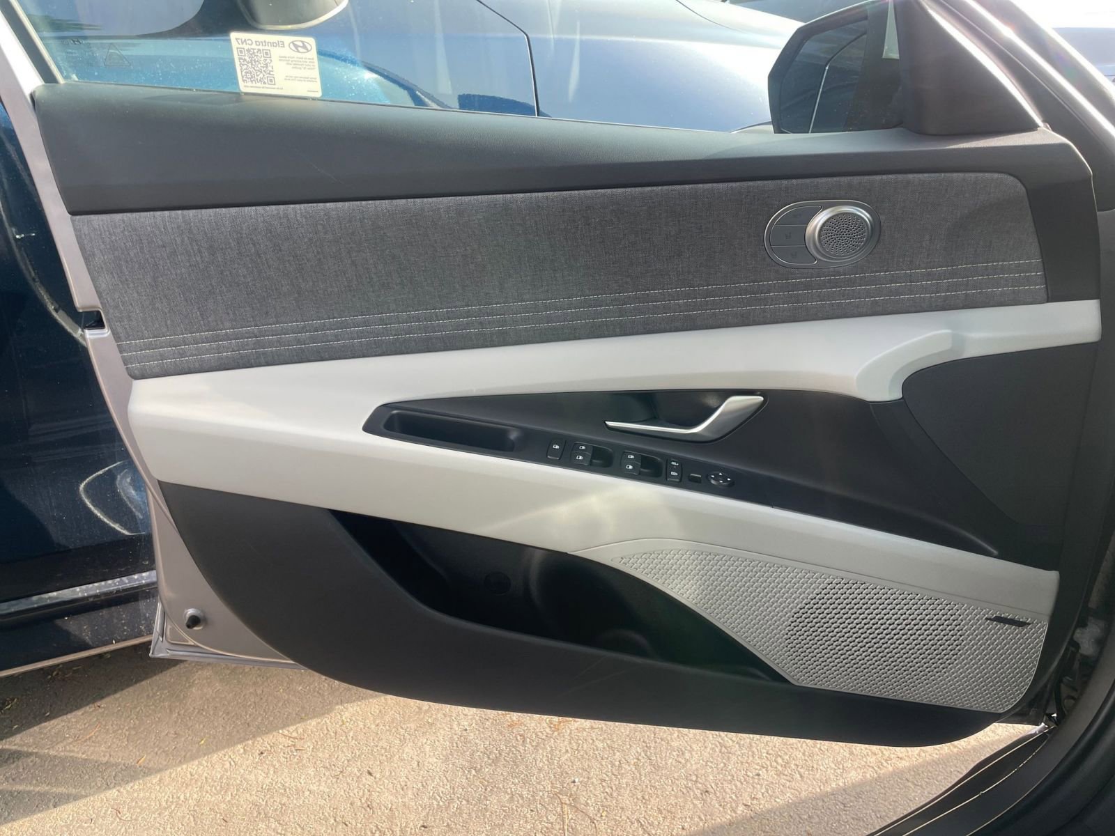 Used 2025 Hyundai Elantra Limited image 20