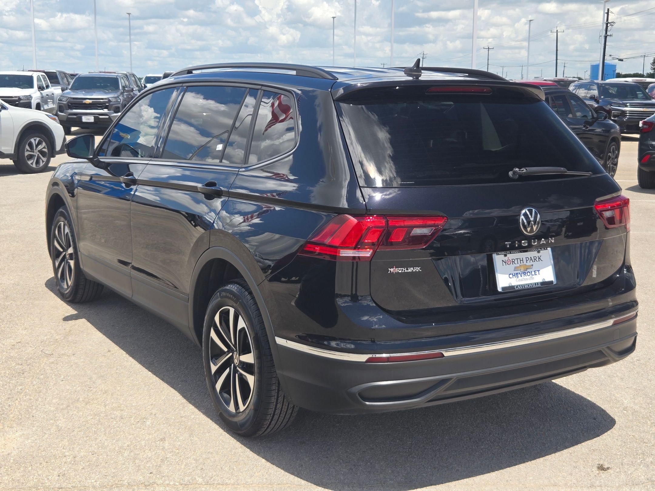 Used 2022 Volkswagen Tiguan S FWD image 4