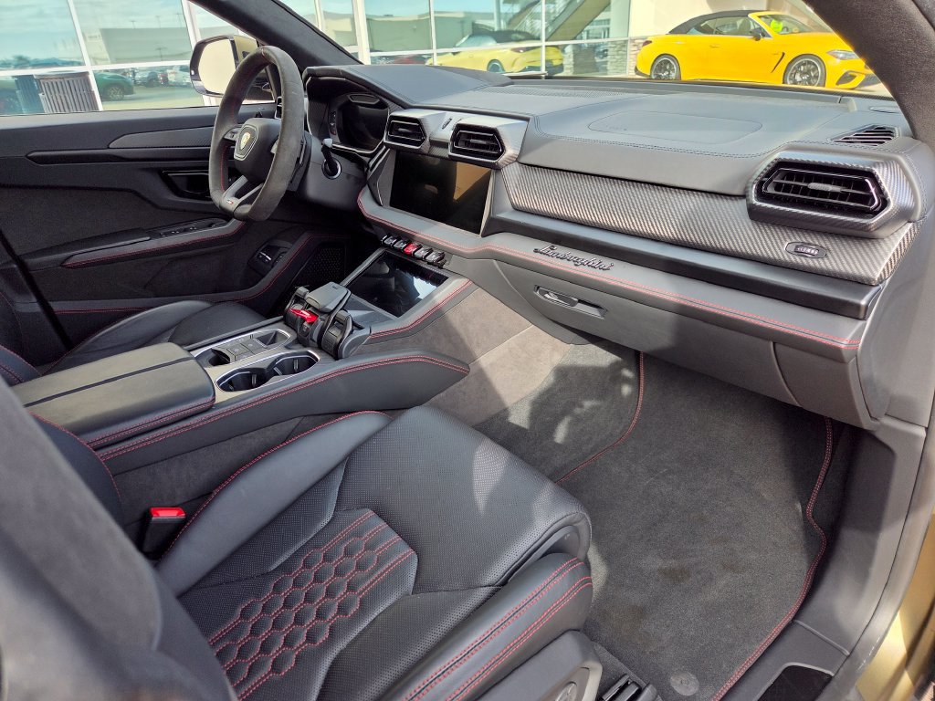 Used 2025 Lamborghini Urus SE AWD/4WD image 14