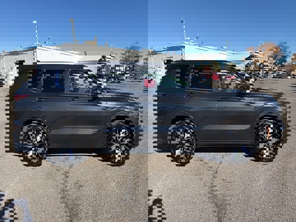 New 2025 Mitsubishi Outlander SE image 8