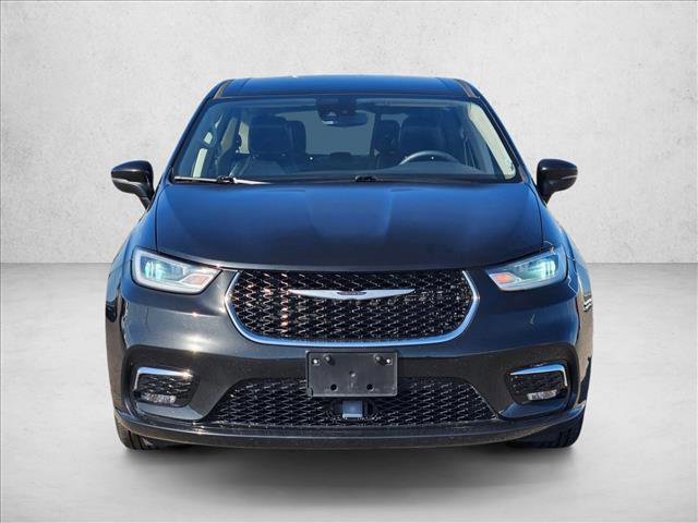 Used 2023 Chrysler Pacifica Touring-L image 2