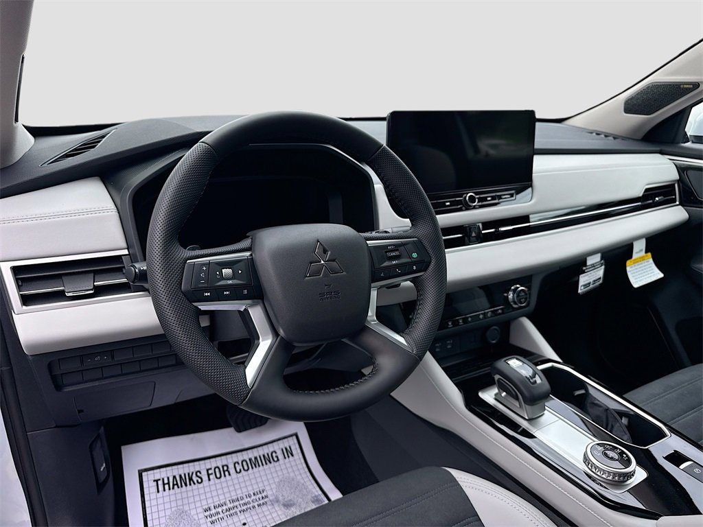 New 2025 Mitsubishi Outlander SE image 9