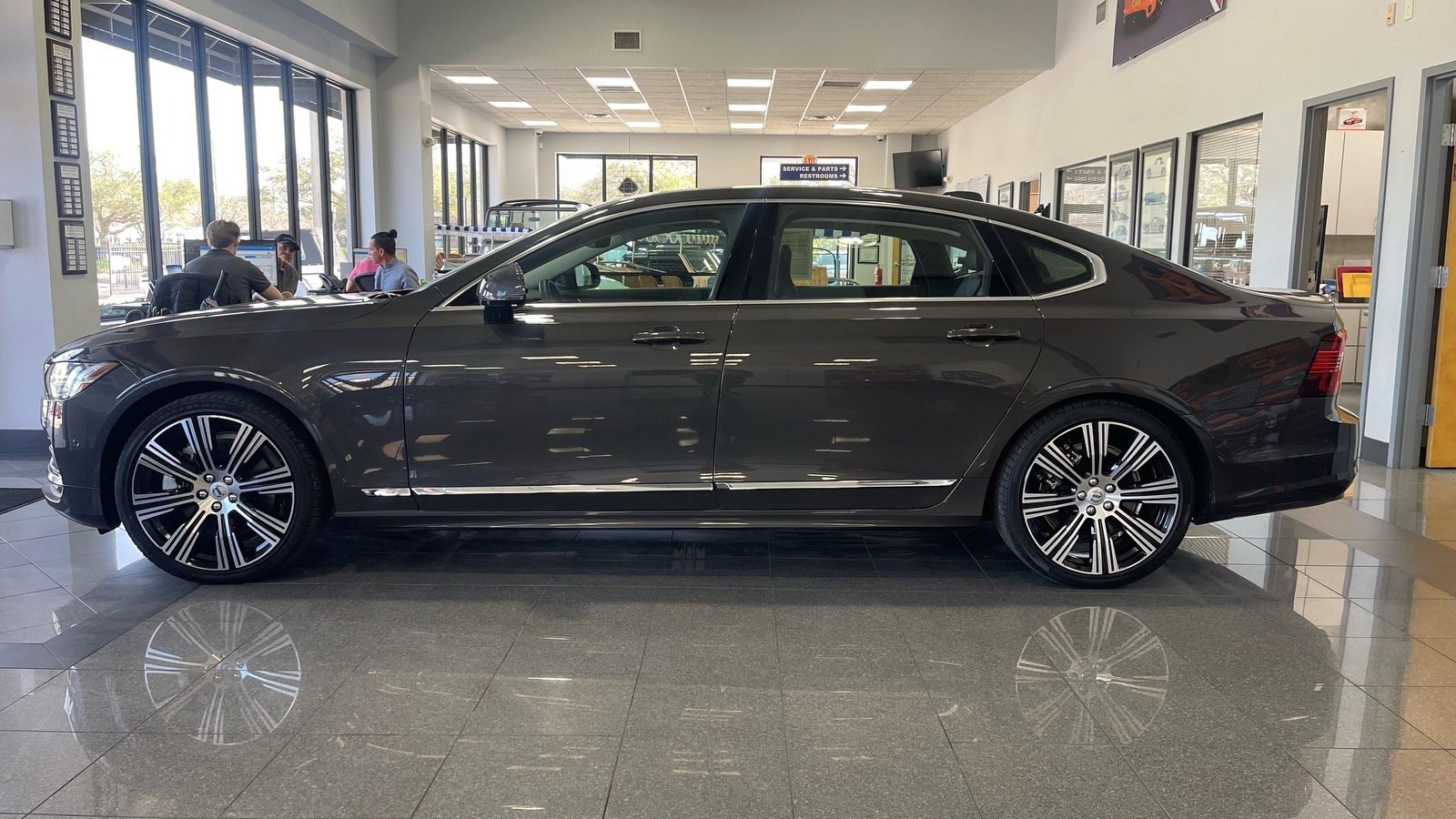 Used 2023 Volvo S90 B6 Ultimate w/ Protection Package Premier image 2
