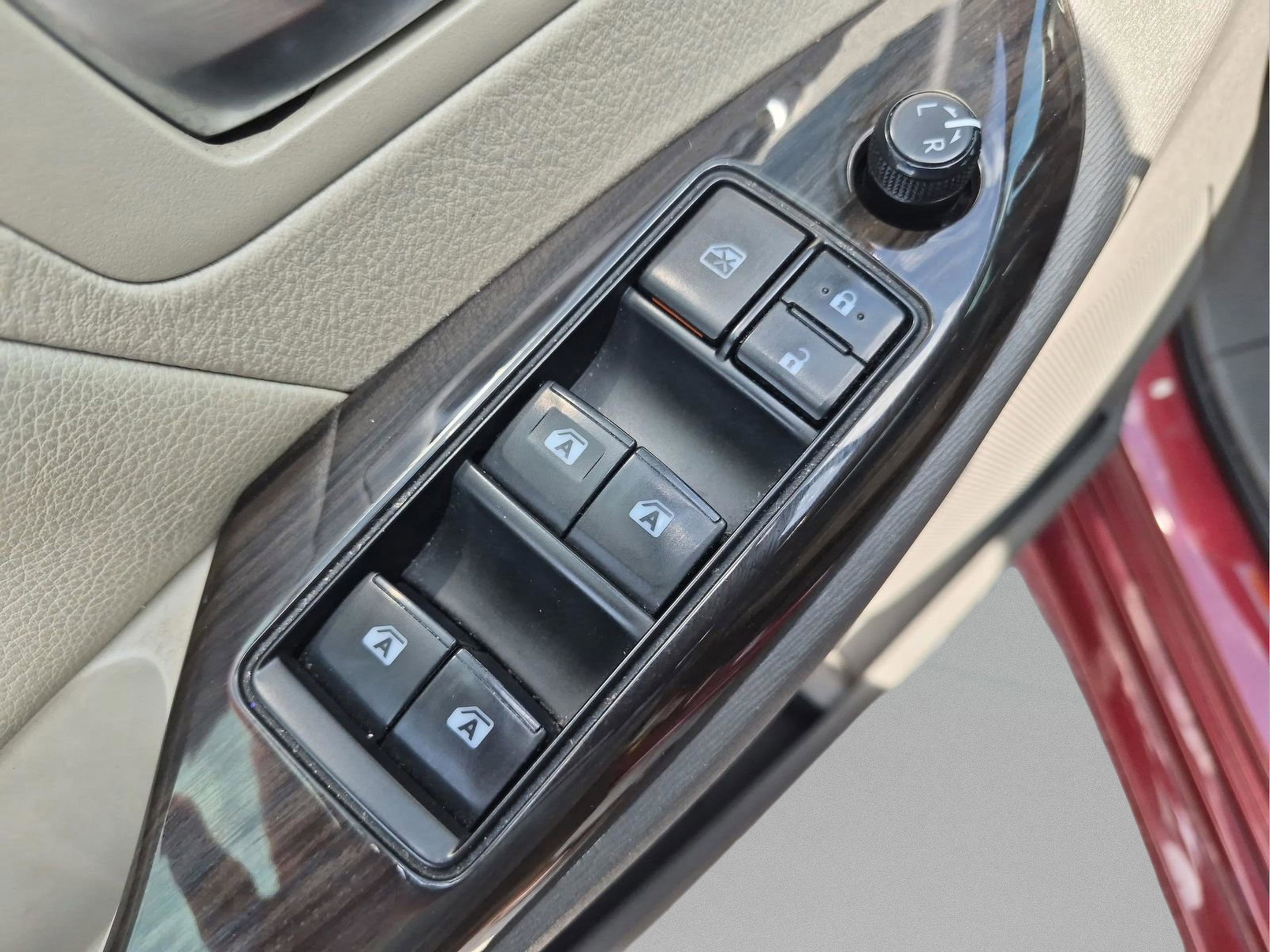 Used 2019 Toyota Sienna XLE w/ XLE Navigation Package FWD image 14