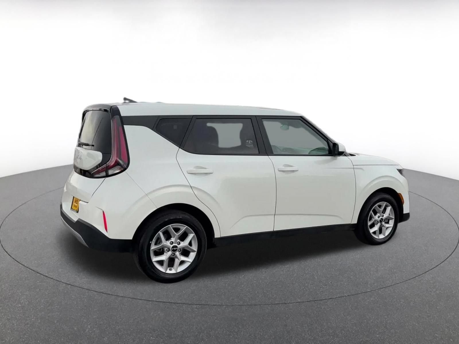Used 2025 Kia Soul LX w/ LX Technology Package FWD image 13