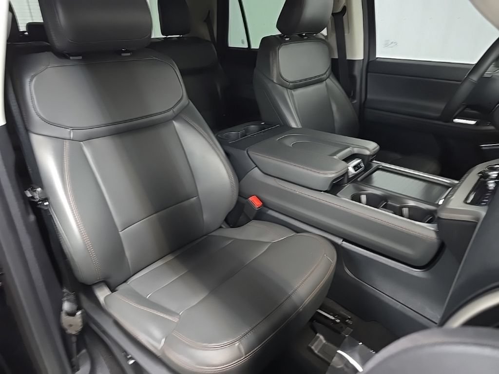 Certified 2025 Ford Expedition Active AWD/4WD image 19