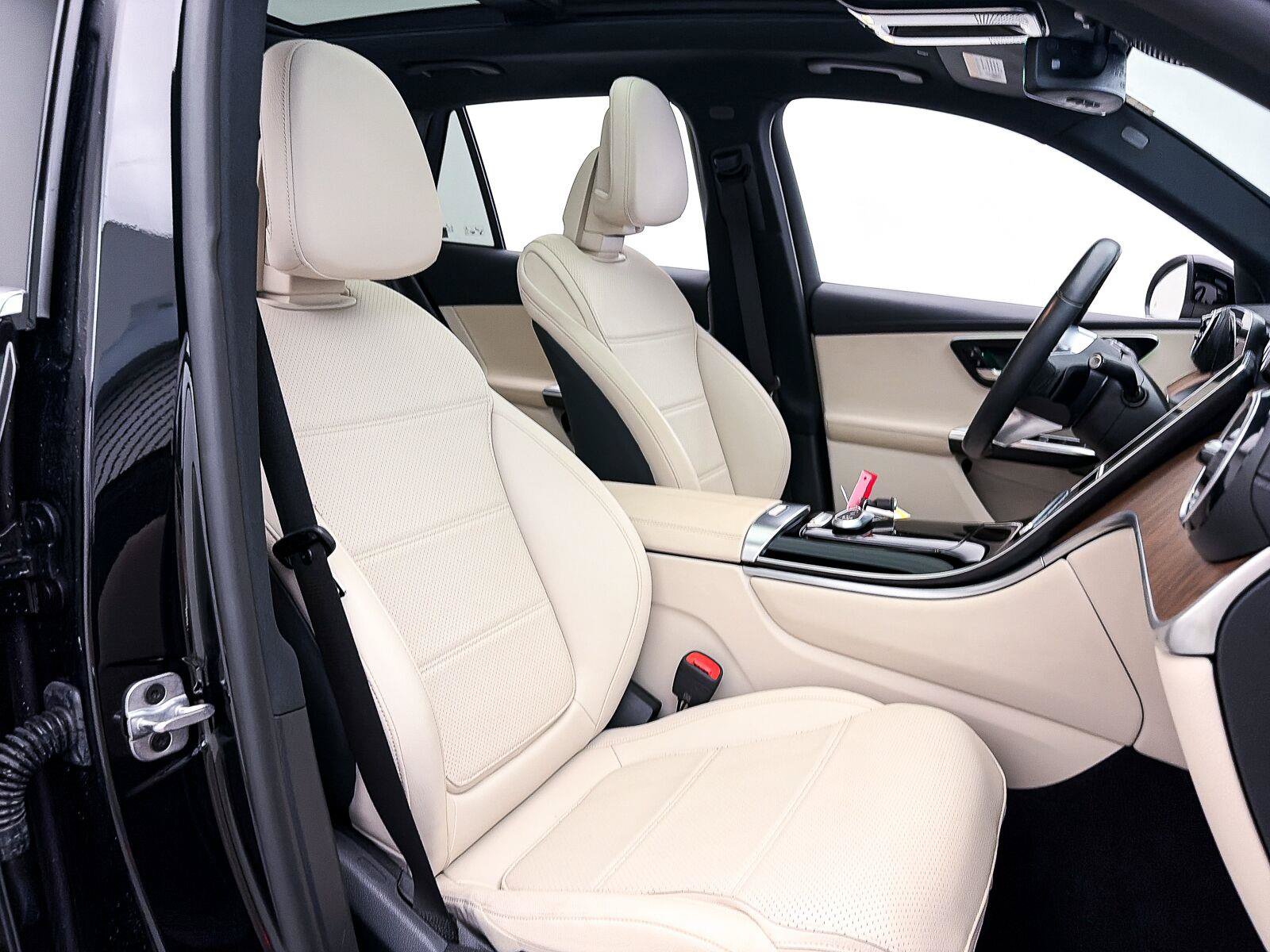 Used 2024 Mercedes-Benz GLC 300 4MATIC image 37