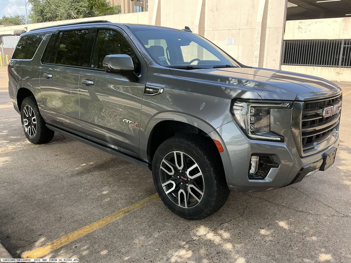 Used 2021 GMC Yukon XL AT4 w/ AT4 Premium Plus Package AWD/4WD image 5