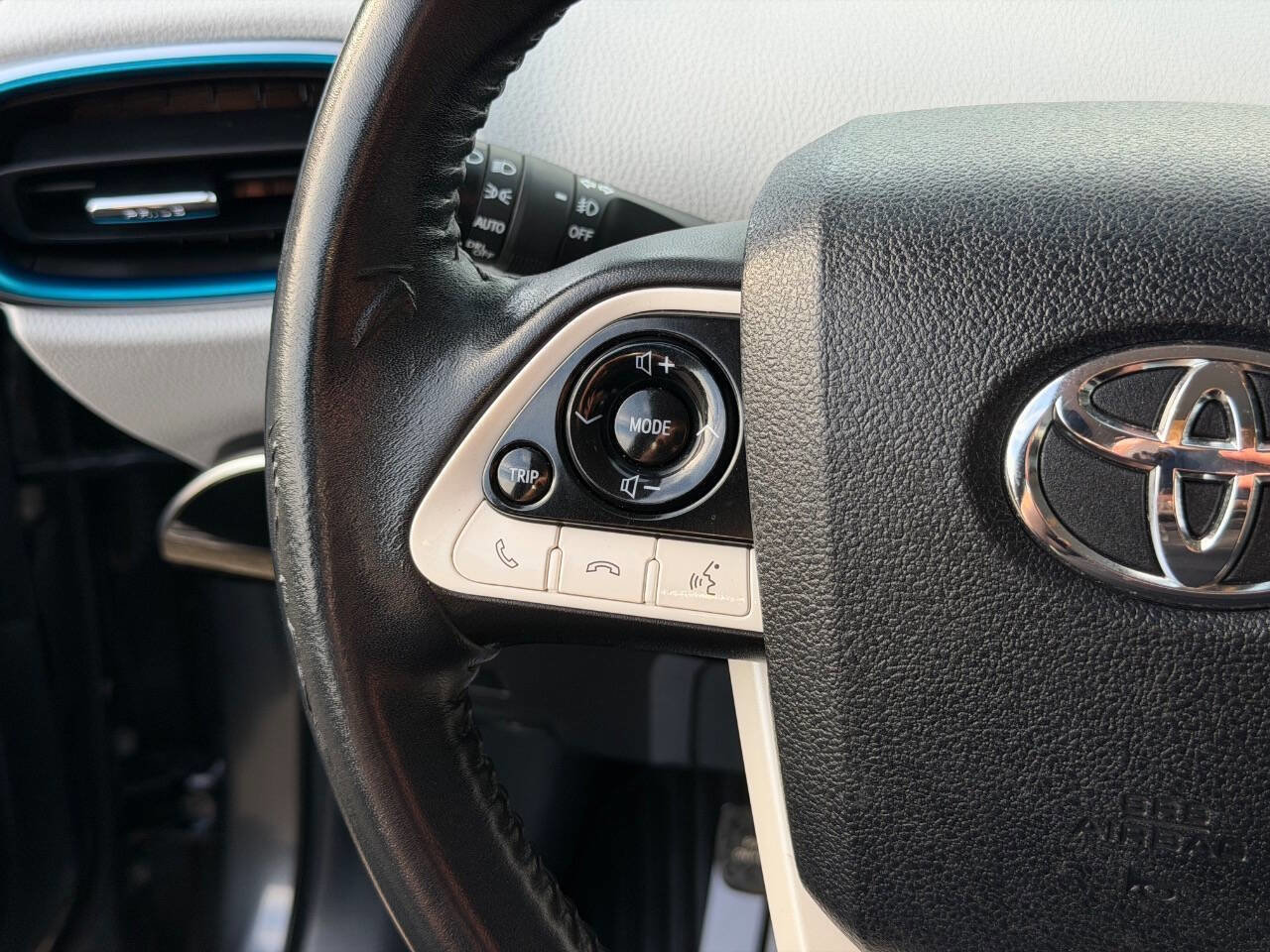 Used 2017 Toyota Prius Prime Advanced FWD image 36