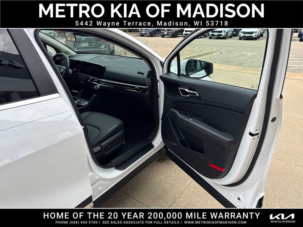 Used 2026 Kia Sportage EX FWD image 44