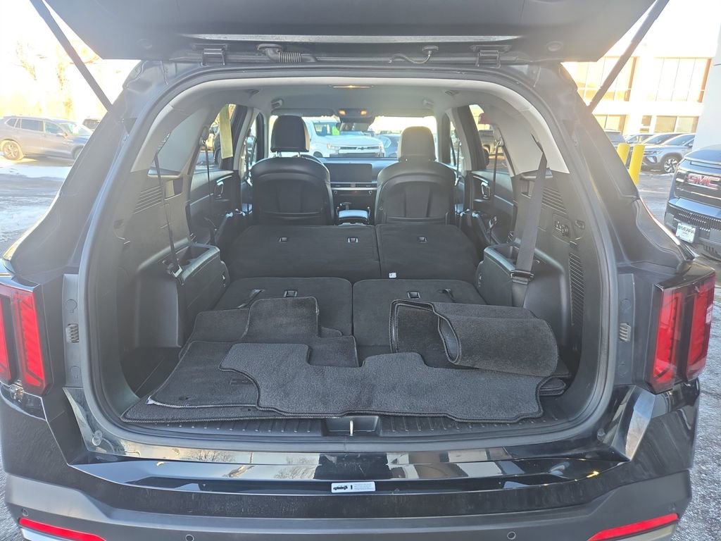 Used 2024 Kia Sorento S image 18