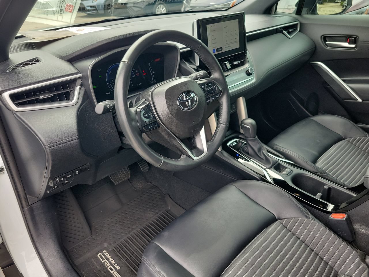 Used 2024 Toyota Corolla Cross AWD Hybrid w/ Convenience Package image 16