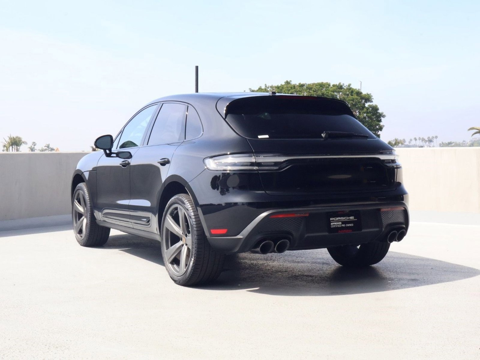 Certified 2025 Porsche Macan video 3