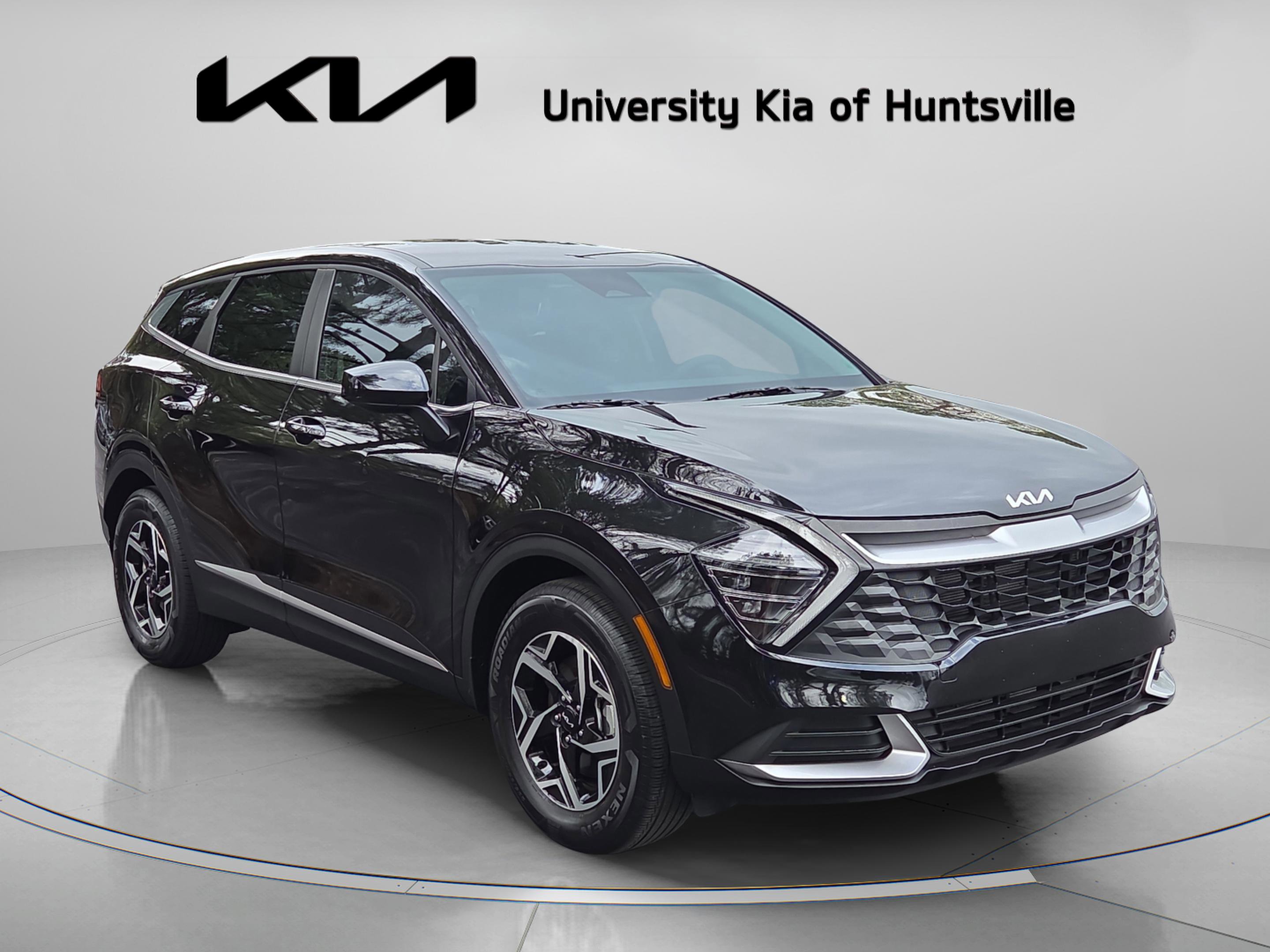 Used 2025 Kia Sportage LX image 1