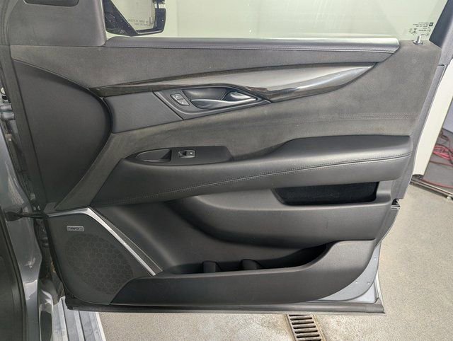 Used 2018 Cadillac Escalade Platinum image 32