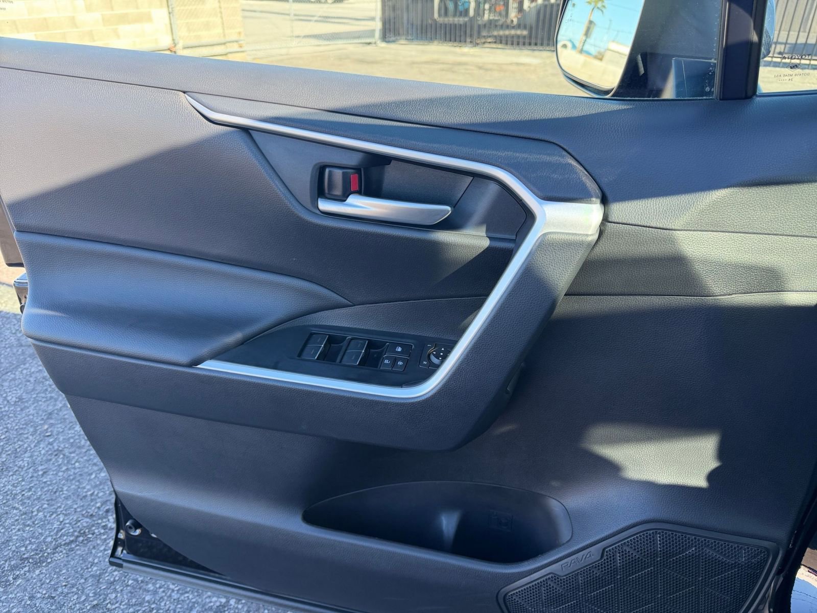 Used 2025 Toyota RAV4 XLE image 20