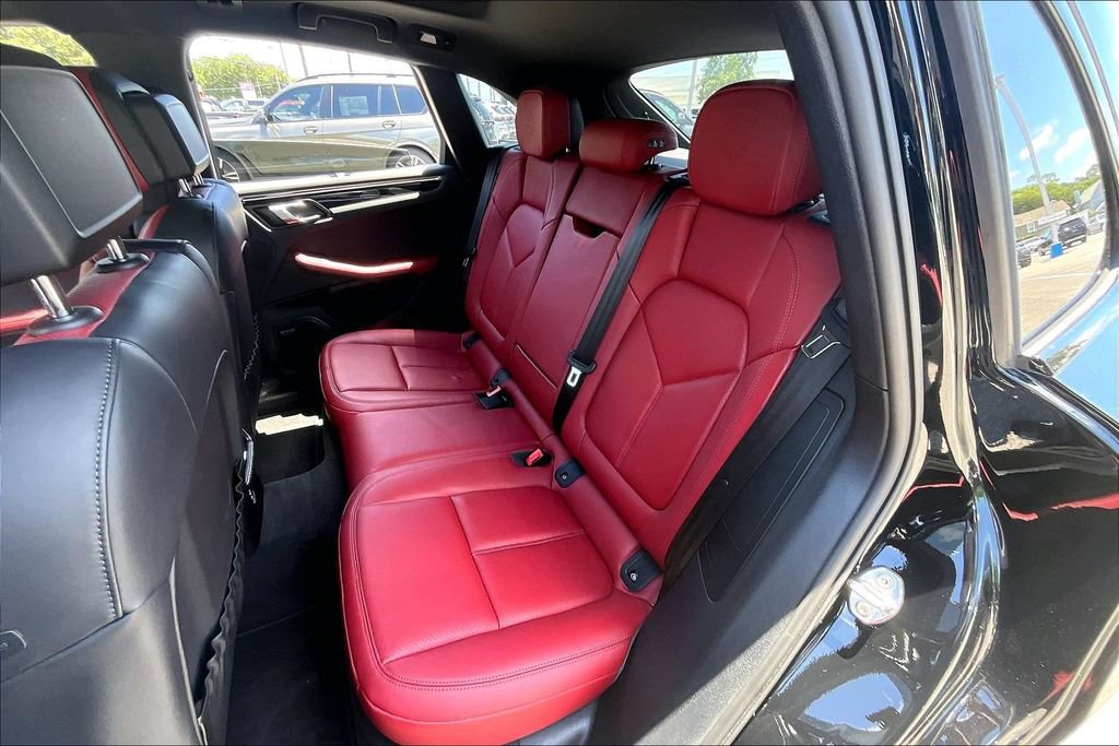 Used 2025 Porsche Macan AWD/4WD image 18