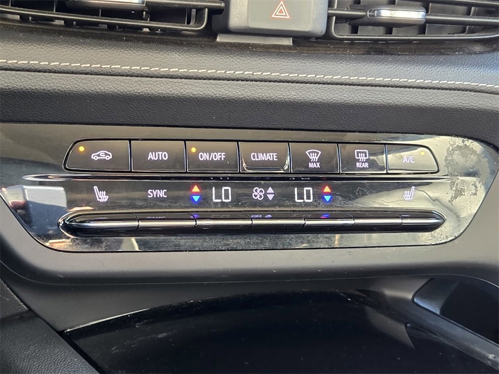 Used 2021 Buick Envision Essence w/ Technology Package I image 16