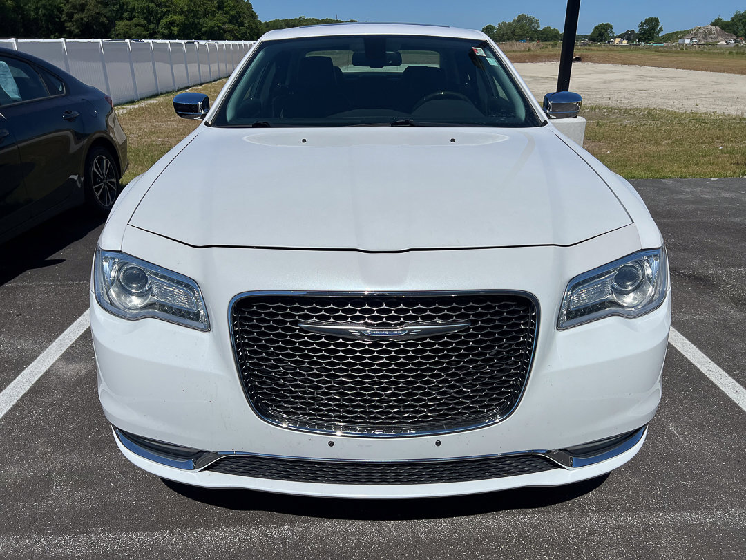 Used 2015 Chrysler 300 C AWD/4WD image 9