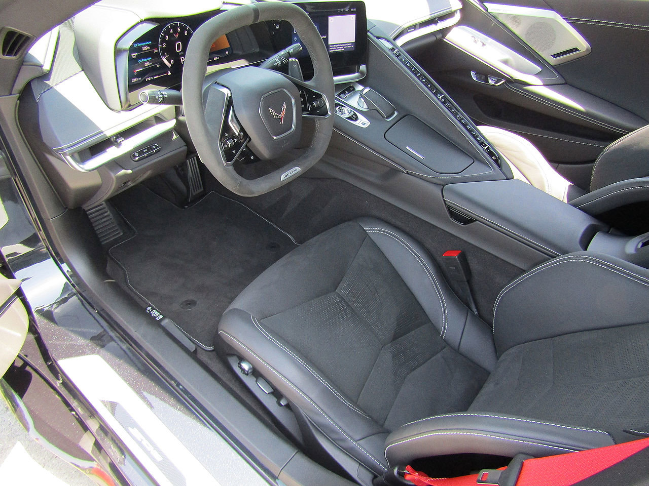 Used 2024 Chevrolet Corvette Z06 RWD image 10