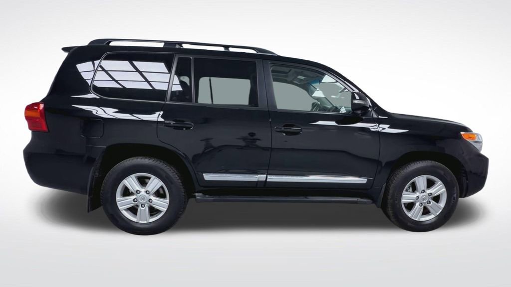 Used 2015 Toyota Land Cruiser image 25