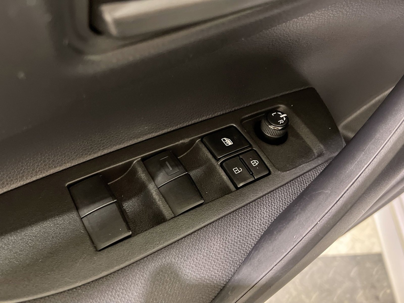 Used 2022 Toyota Corolla LE image 27