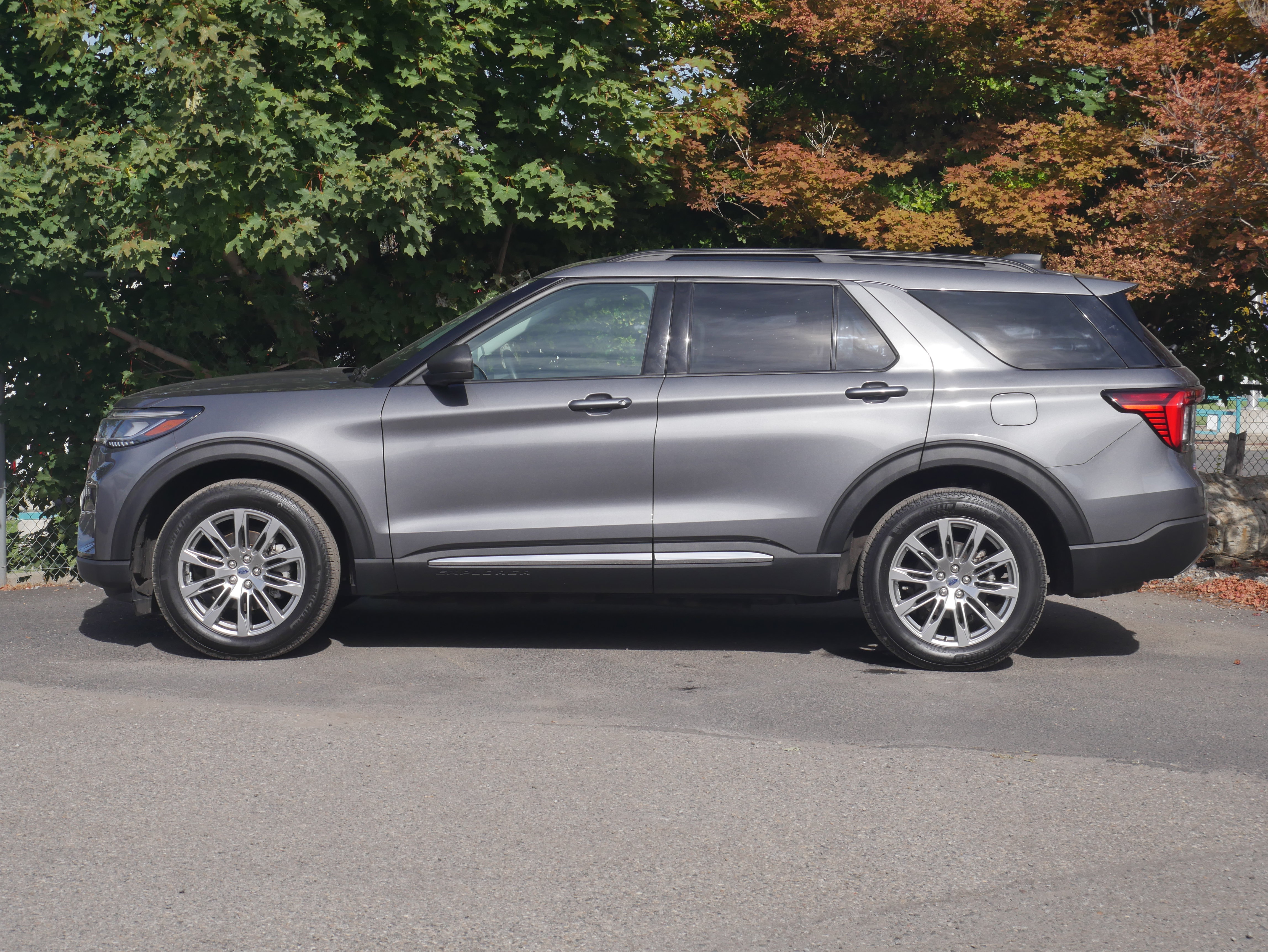 Certified 2025 Ford Explorer Active w/ Active Comfort Package AWD/4WD image 17
