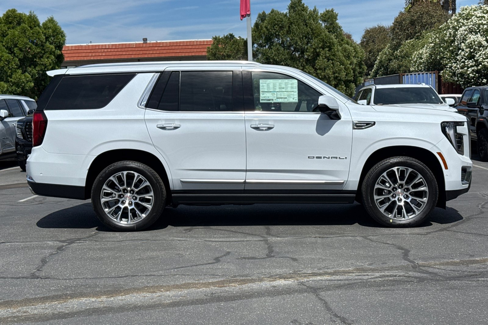 New 2026 GMC Yukon Denali w/ Denali Reserve Package AWD/4WD image 3