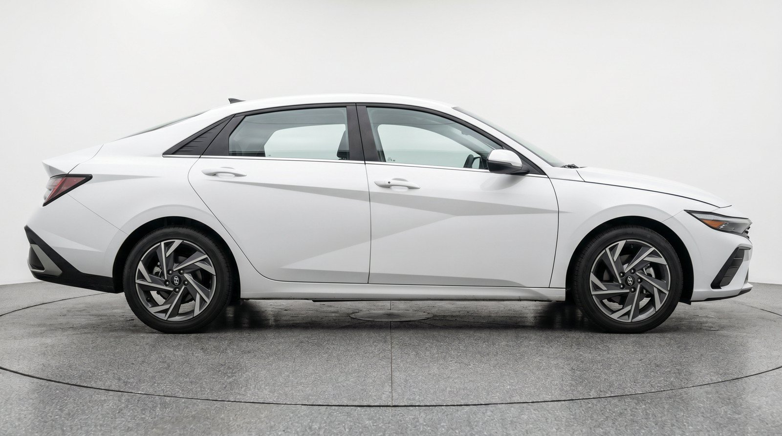 Used 2025 Hyundai Elantra SEL FWD image 11