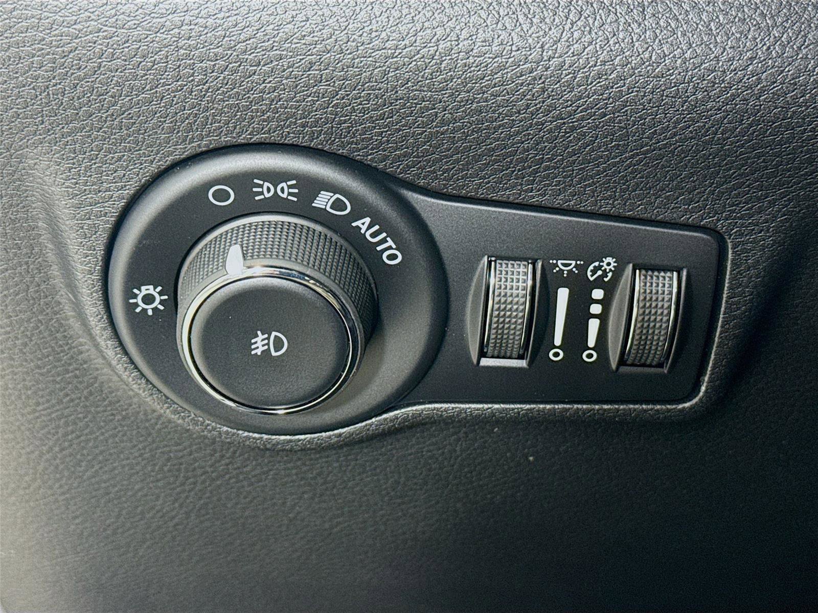 New 2026 Jeep Compass Latitude image 10