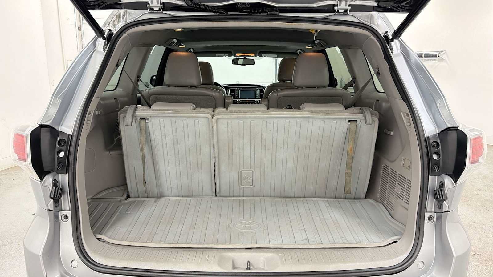 Used 2014 Toyota Highlander Limited FWD image 29