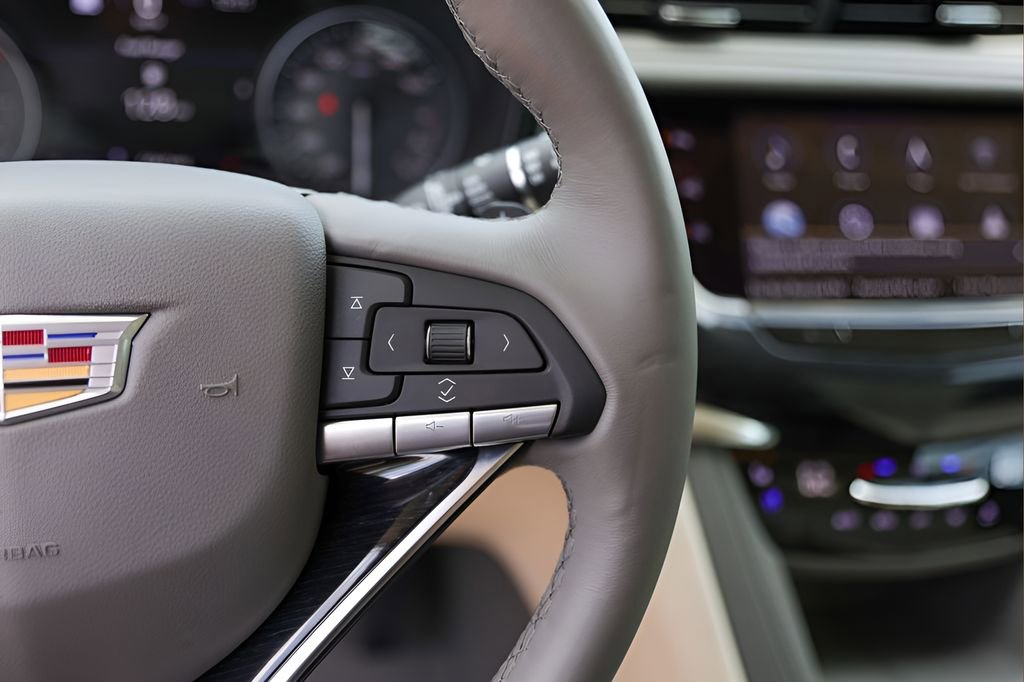 Certified 2025 Cadillac XT6 Premium Luxury w/ Technology Package FWD image 13