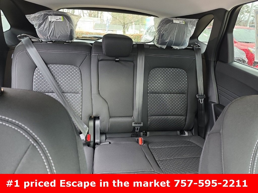 Used 2018 Ford Escape Titanium w/ Ford Safe & Smart Package image 12