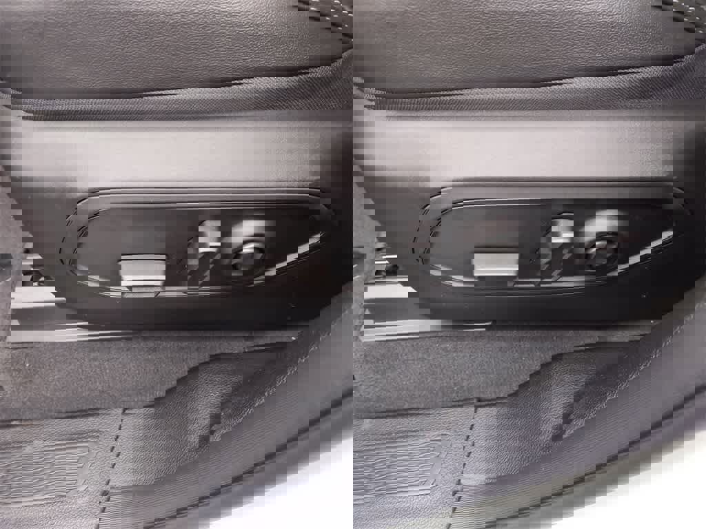 New 2025 Jeep Grand Cherokee L Limited w/ Luxury Tech Group II image 12