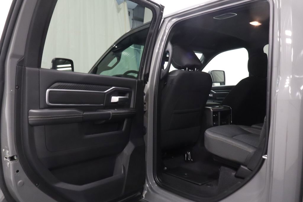 New 2026 RAM 3500 Big Horn AWD/4WD image 12