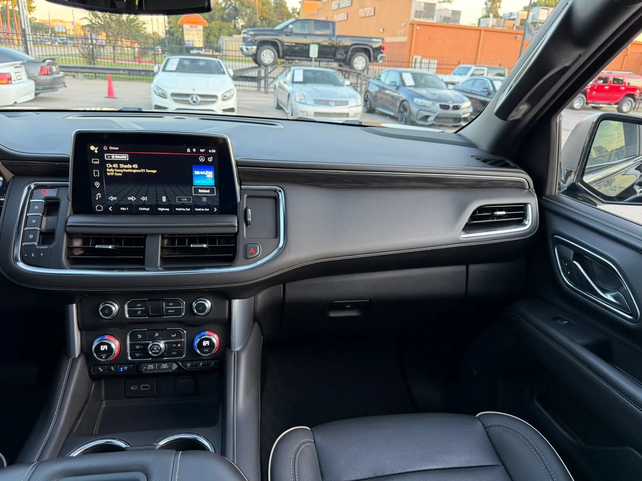 Used 2023 GMC Yukon XL SLT AWD/4WD image 31