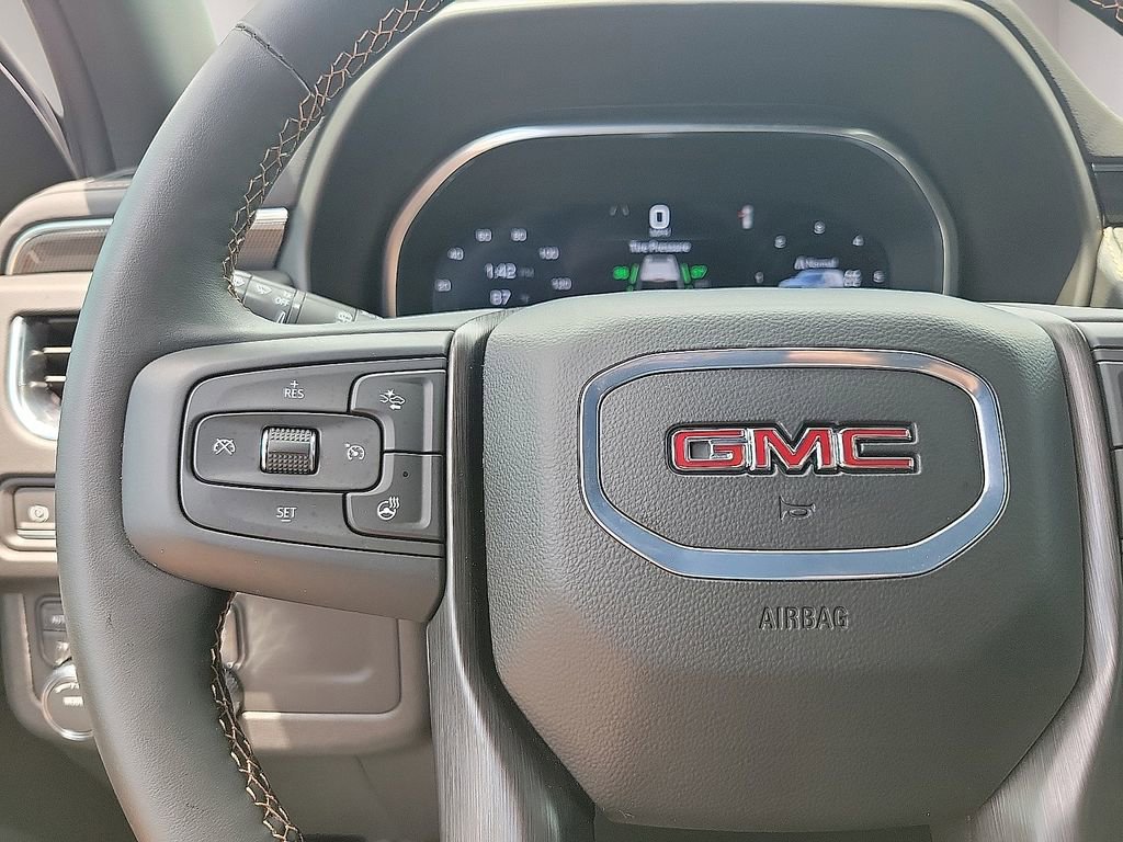 Used 2024 GMC Yukon AT4 AWD/4WD image 18