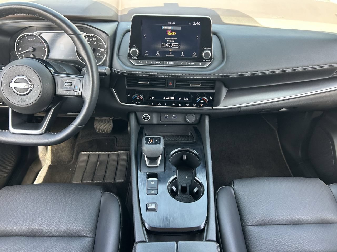 Used 2023 Nissan Rogue SV w/ SV Premium B Package FWD image 16
