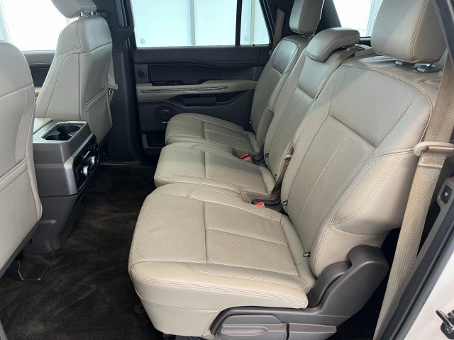 Used 2018 Ford Expedition Max XLT w/ Equipment Group 202A AWD/4WD image 38