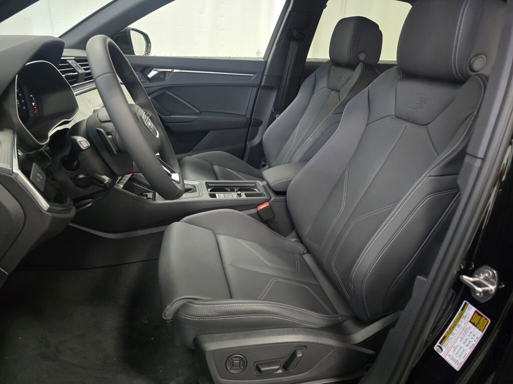 New 2025 Audi Q3 2.0T Premium image 12