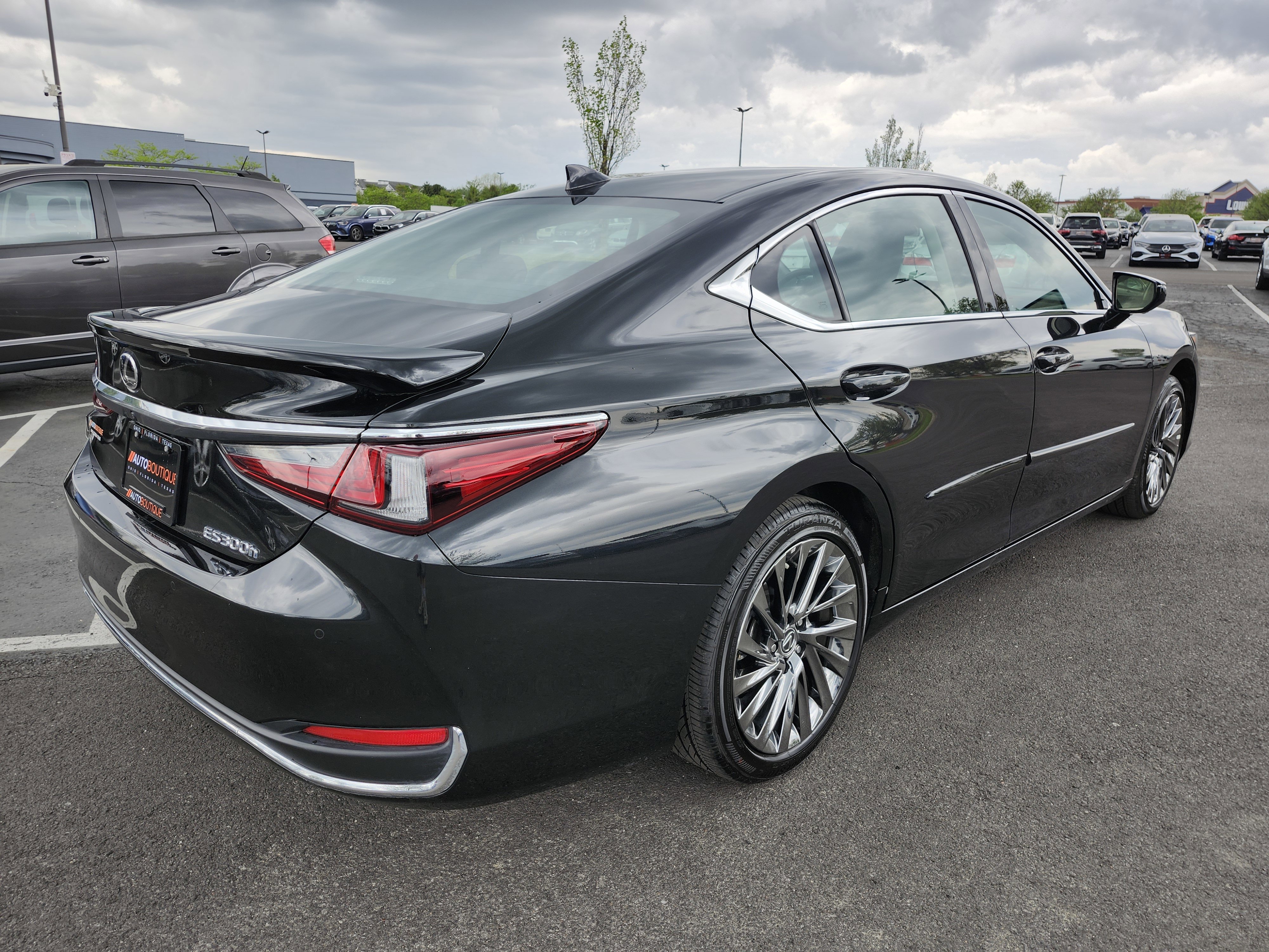 Used 2025 Lexus ES 300h Ultra Luxury w/ Accessory Package (Z2) image 20