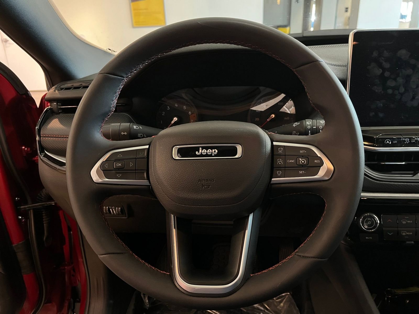 Used 2025 Jeep Compass Trailhawk AWD/4WD image 28