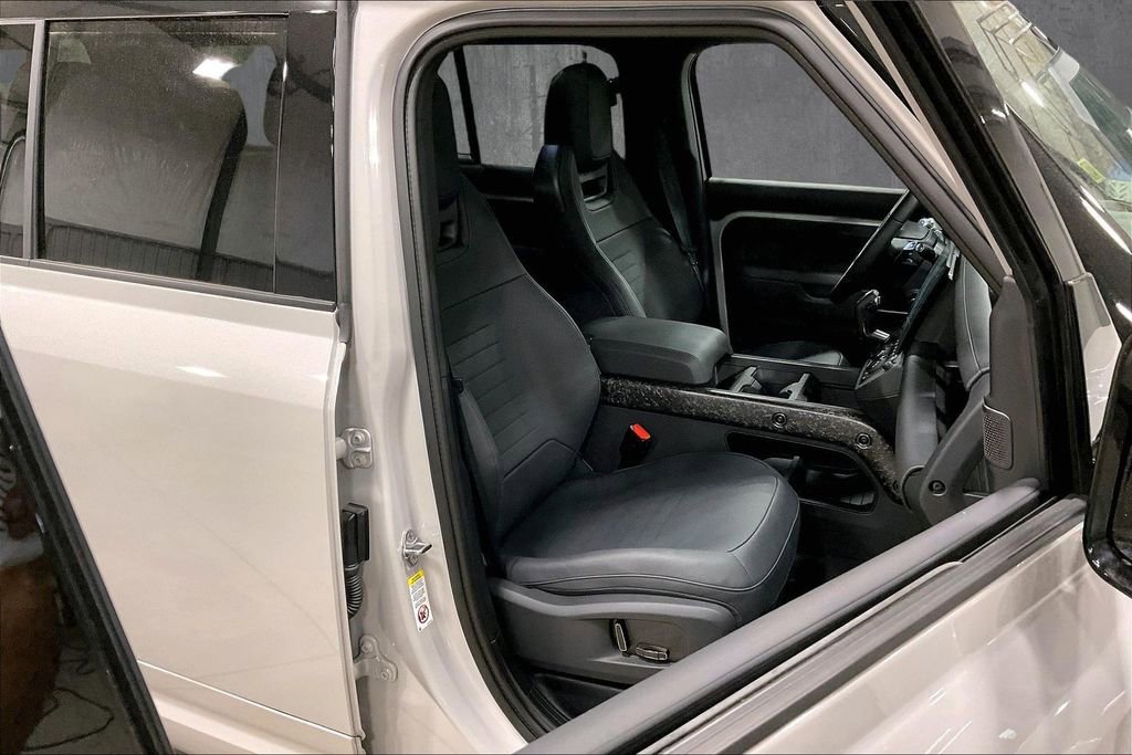 New 2026 Land Rover Defender 110 AWD/4WD image 10