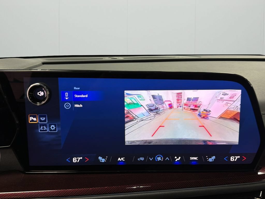 Used 2025 Chevrolet Traverse Z71 AWD/4WD image 23