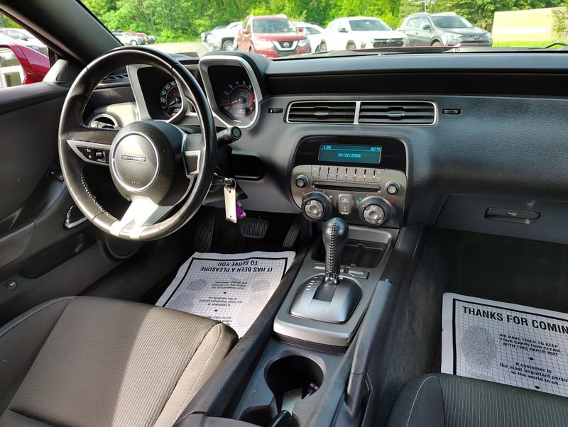 Used 2010 Chevrolet Camaro SS RWD image 19