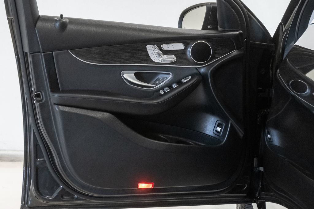 Used 2021 Mercedes-Benz GLC 300 4MATIC w/ Premium Package image 8