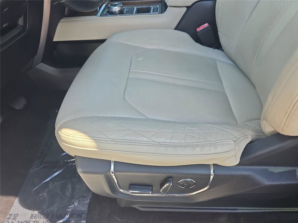 Used 2018 Ford Expedition Platinum RWD image 17