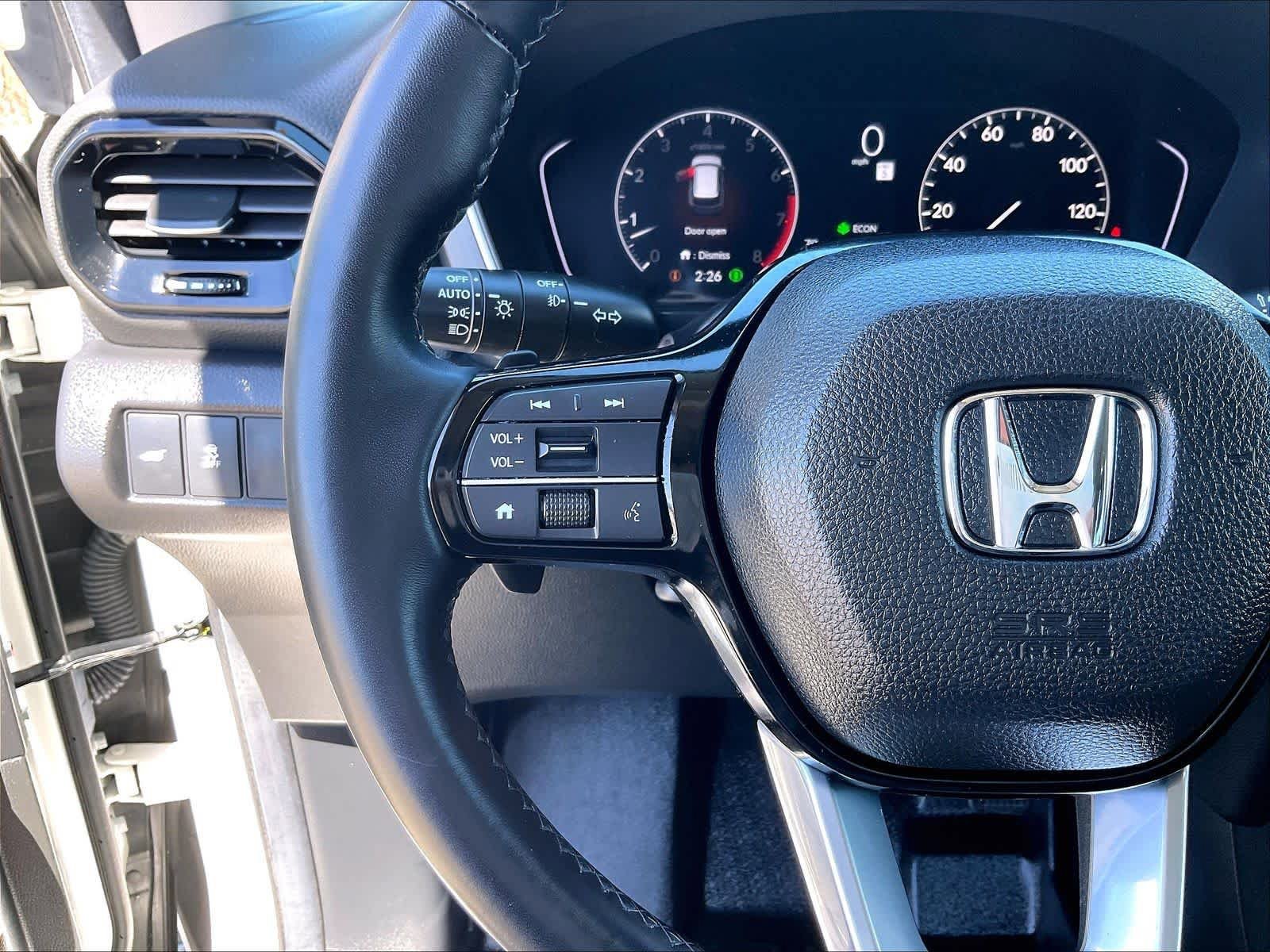 Used 2025 Honda Pilot Touring image 24