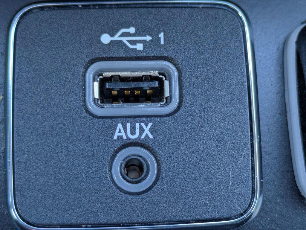 Used 2021 Jeep Cherokee Latitude w/ Mopar Interior Package image 24